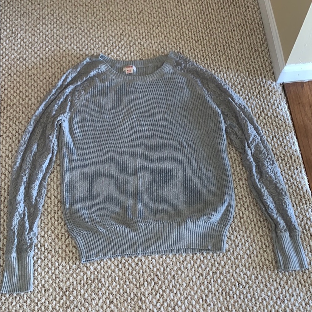 Mossimo grey sweater with lace sleeves